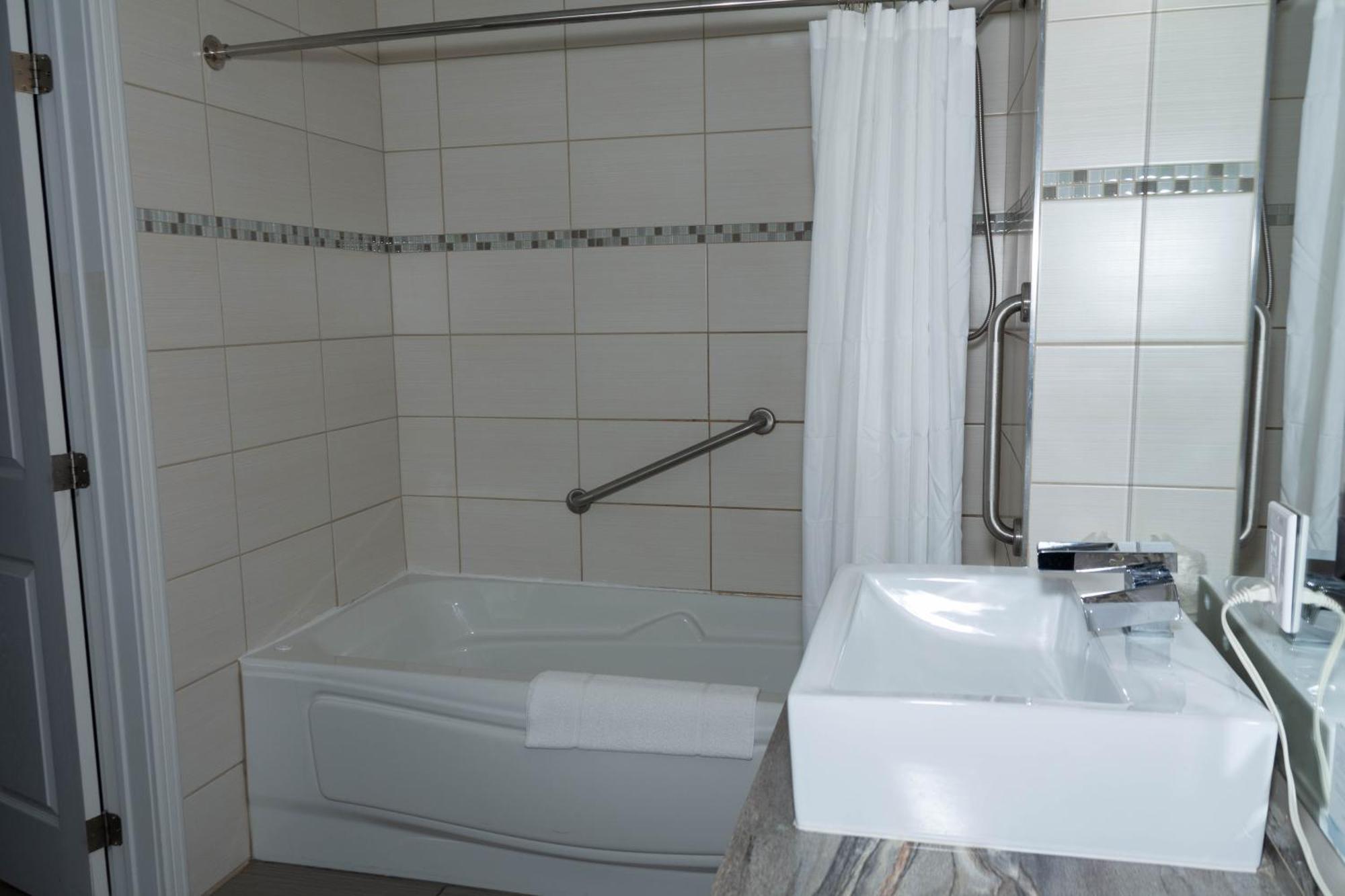 Travelodge By Wyndham 3* Roberval